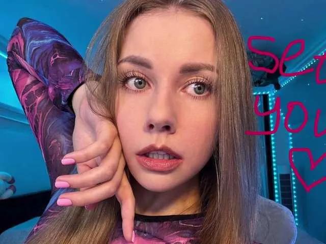 -VikkiL0vesCheese- from BongaCams