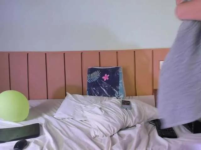 Ally-blonde on BongaCams 