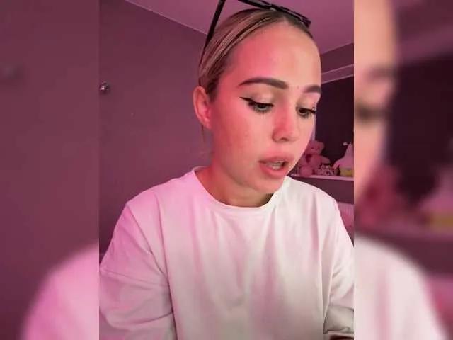 Offline AmyGlad on BongaCams