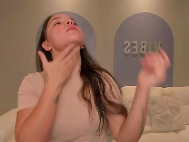 AnnieeHall on BongaCams 