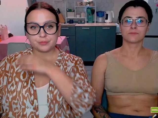 dreamteamgirls from BongaCams