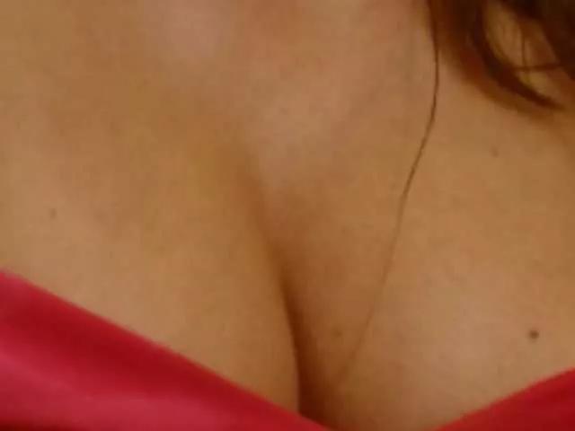 ellaine on BongaCams 
