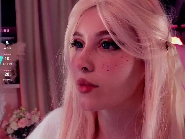 Offline HoneyCherry on BongaCams