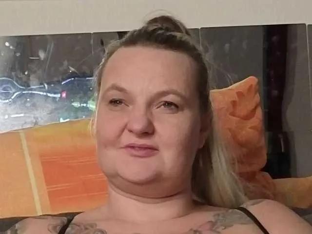 InkedBlondi86 on BongaCams