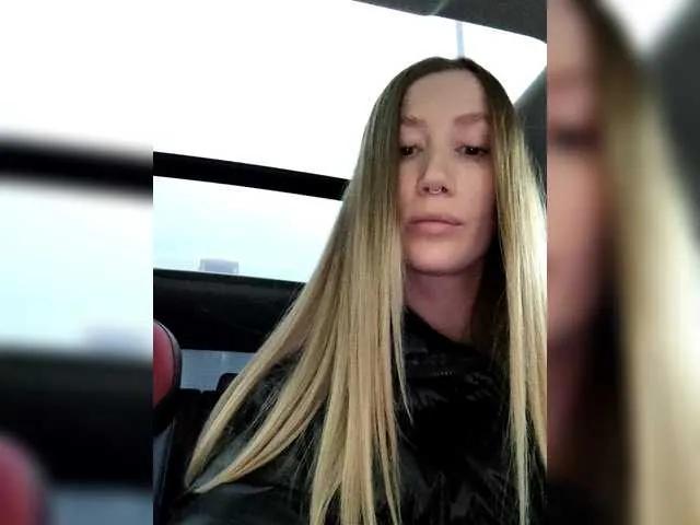 lana-lana03 from BongaCams