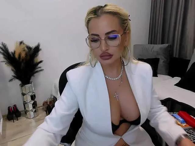 lovelyblondyx from BongaCams