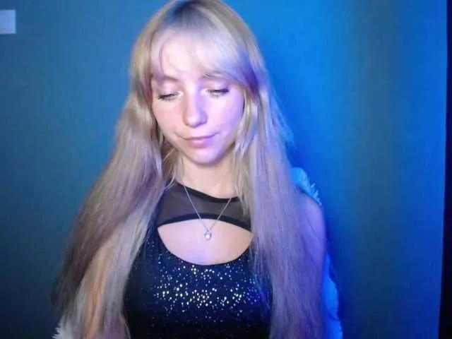 Offline LuciaLovely on BongaCams