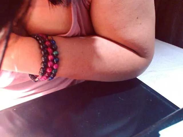 Offline lucyLUxxx on BongaCams