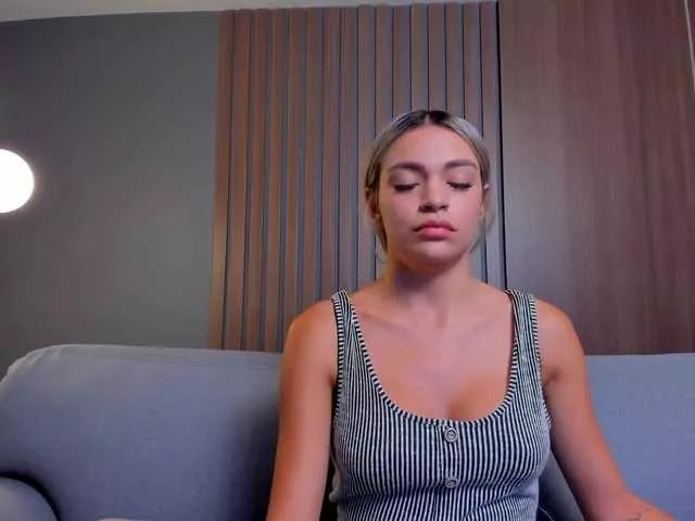 Offline milaowens on BongaCams