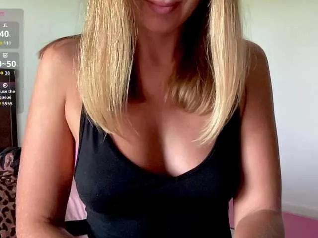 Offline Montenegro8 on BongaCams