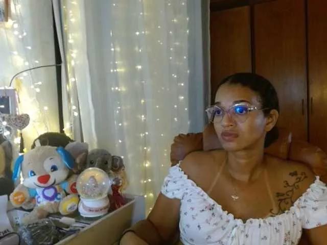 Offline Moranguh on BongaCams