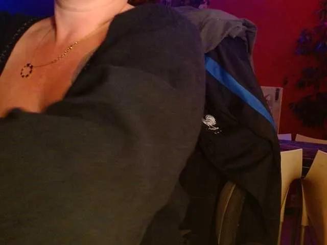 Offline Petitoiseaucoquine on BongaCams