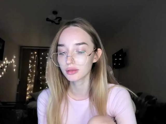 Offline Polikinesis on BongaCams