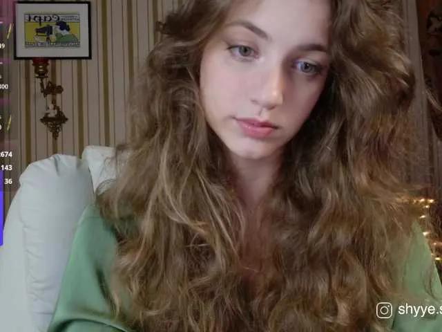 SarahSupershy on BongaCams