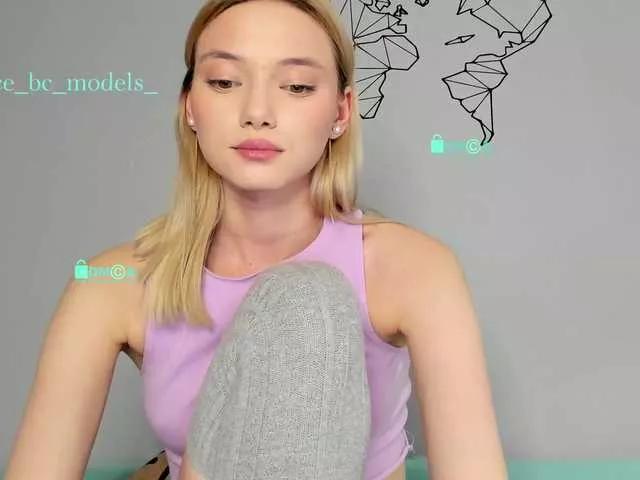 Sweetgirl-11 on BongaCams 