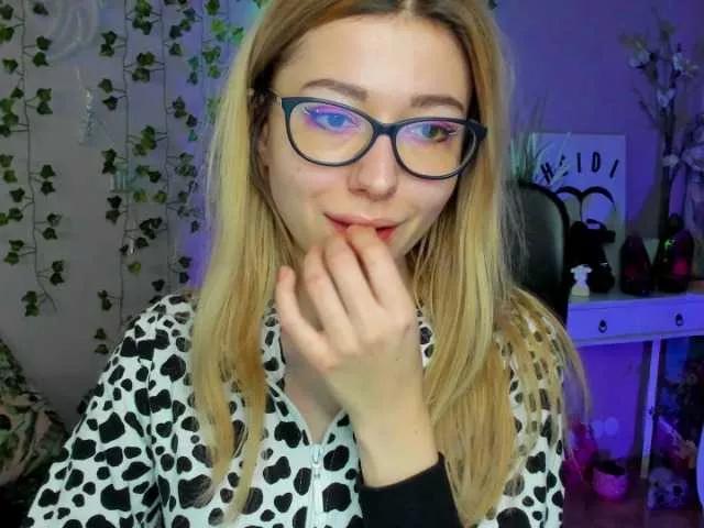 xxHeidiLove on BongaCams 