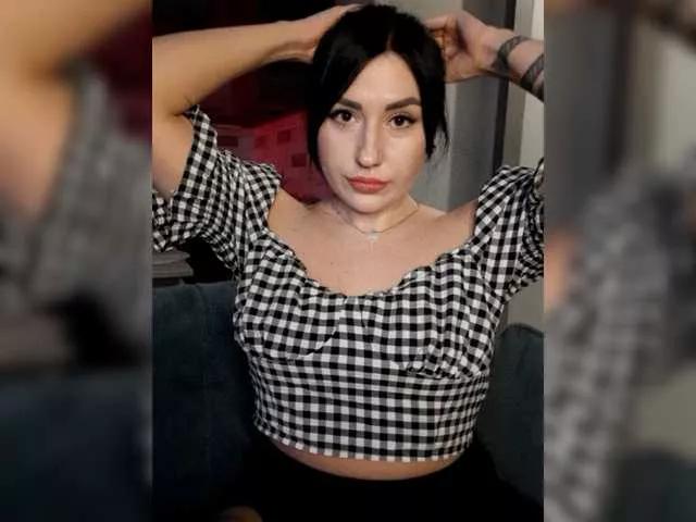 Offline YoungMilf on BongaCams