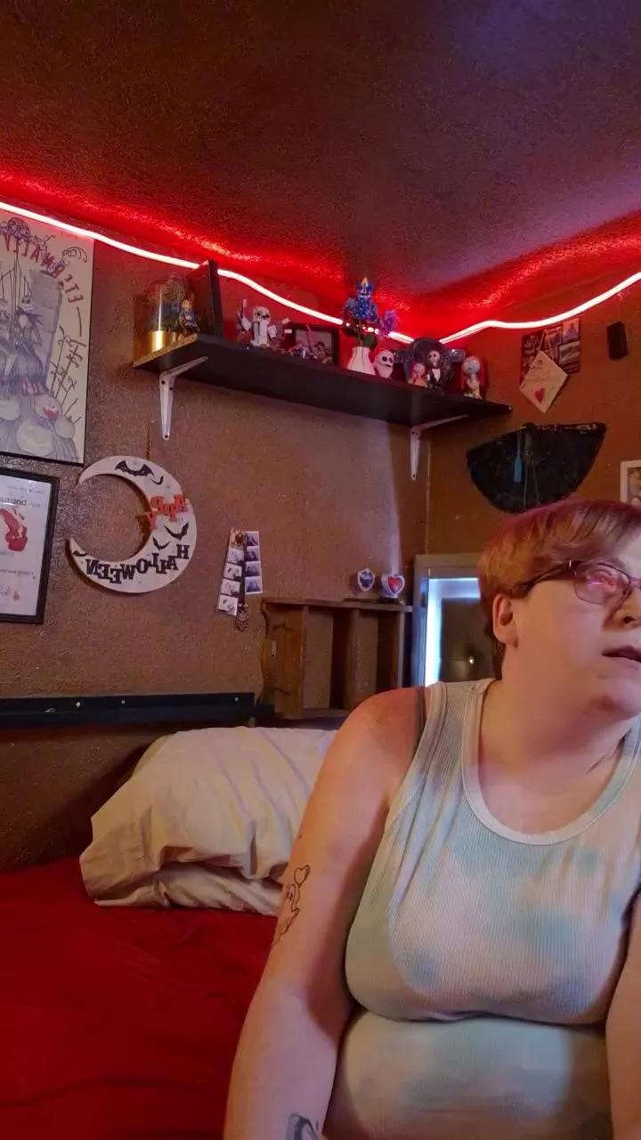 1brattysloth307 on Cam4 