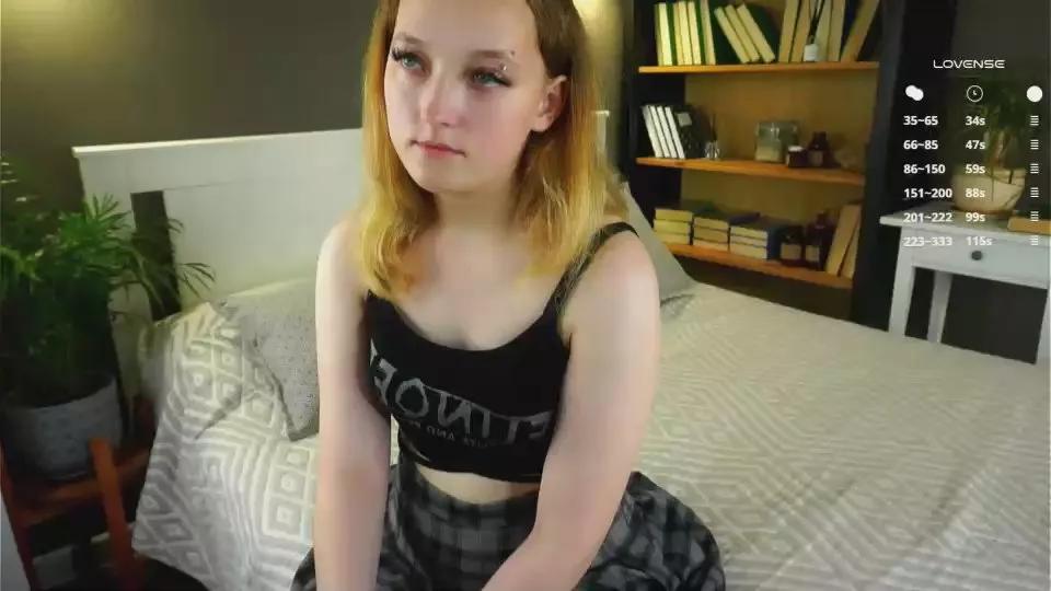 AccaAdes on Cam4 