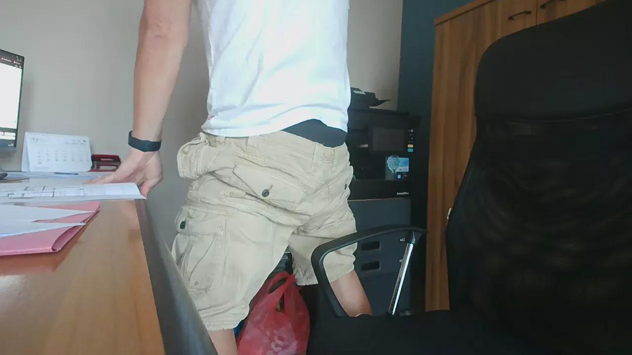adam9987 on Cam4 