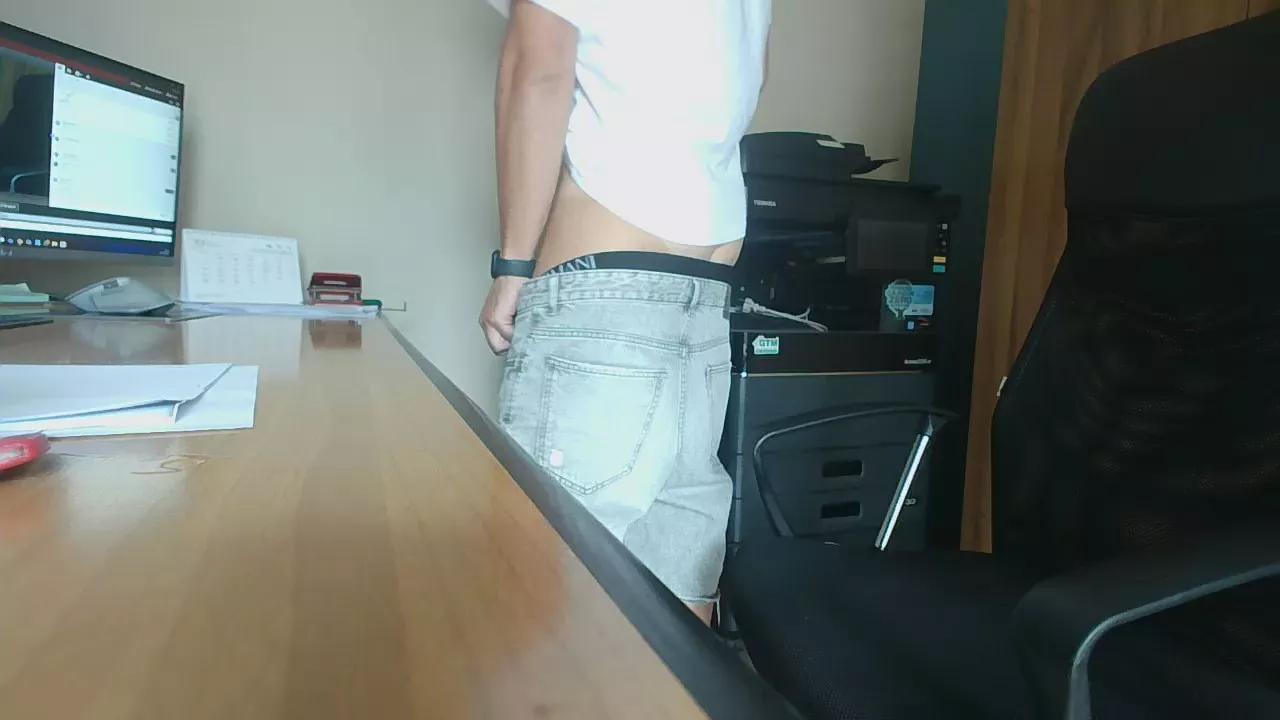adam9987 on Cam4 