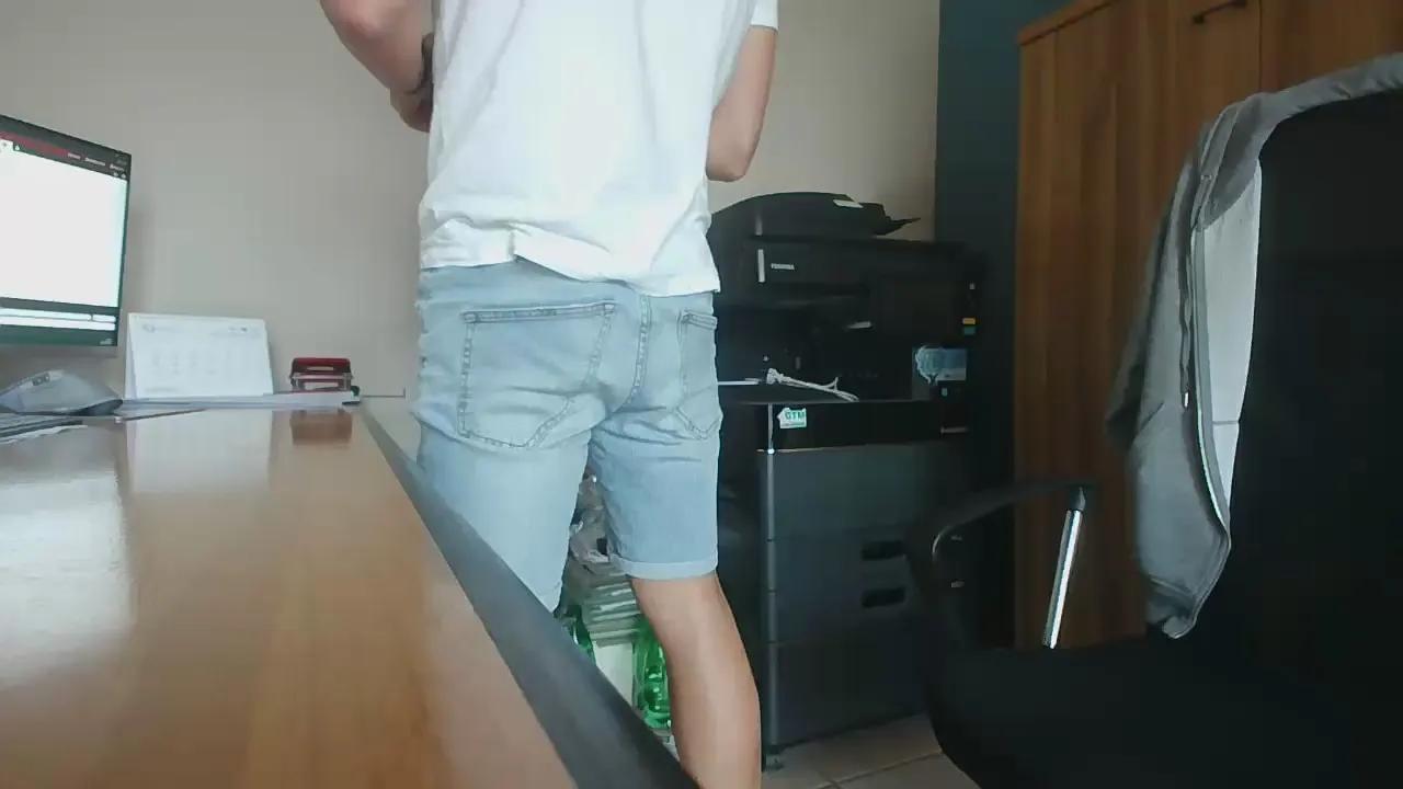 adam9987 on Cam4 