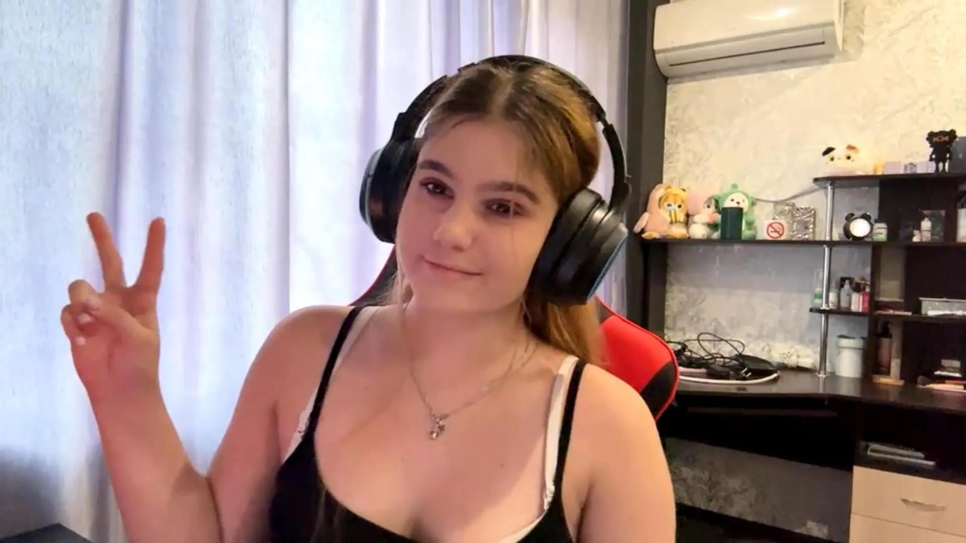 AguedaHoltz on Cam4