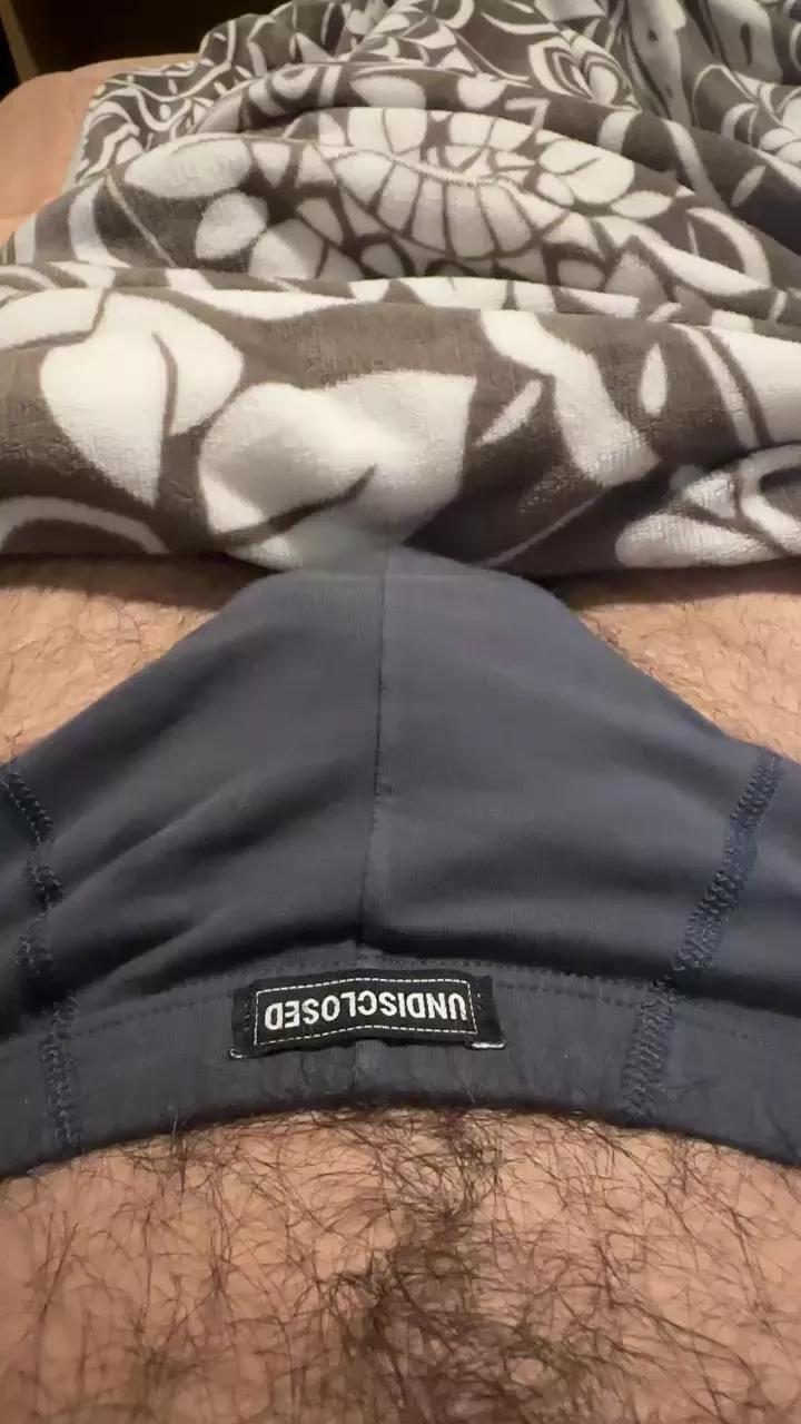 Aleale2587 on Cam4 