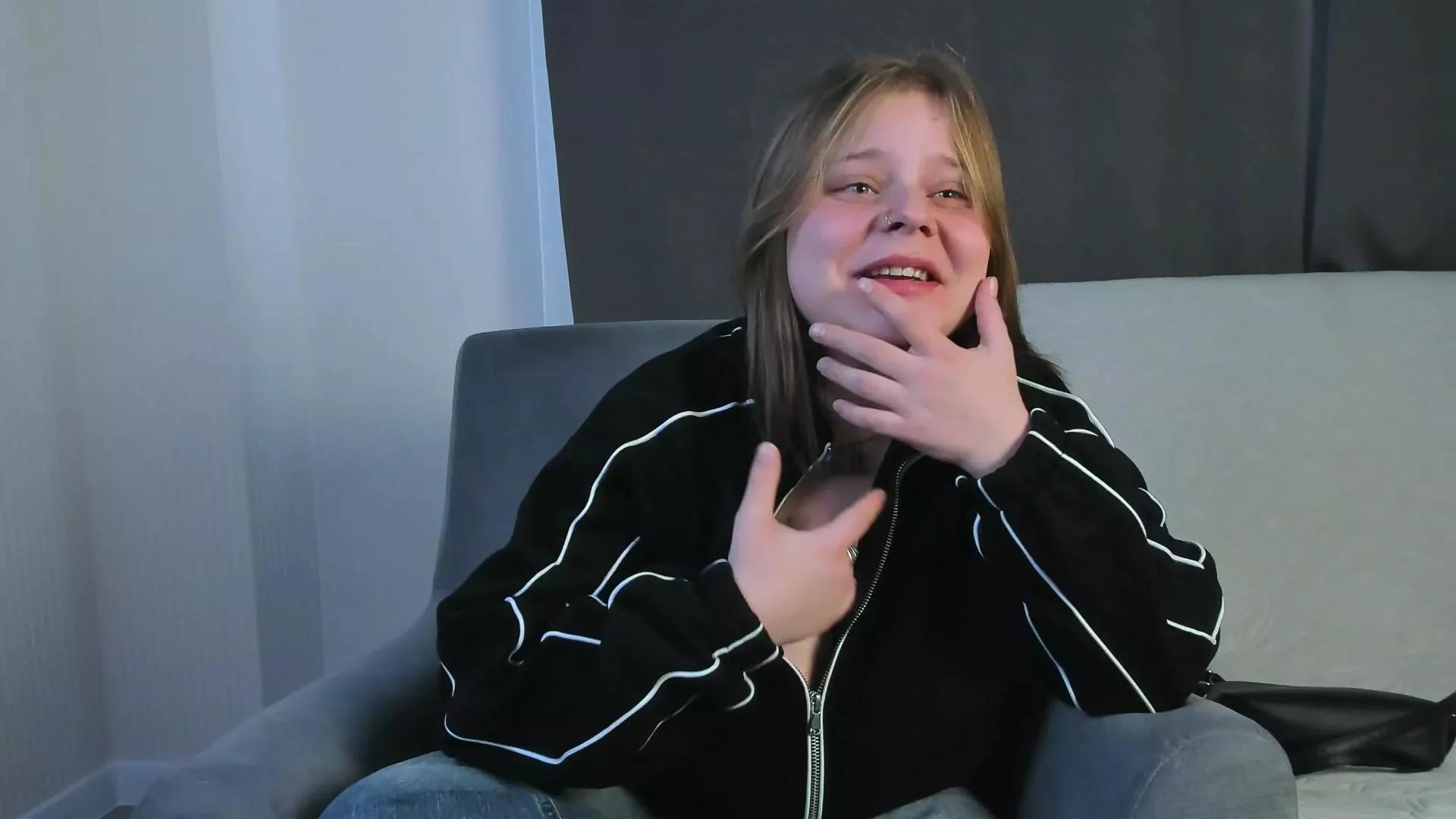 Alice_bright on Cam4 