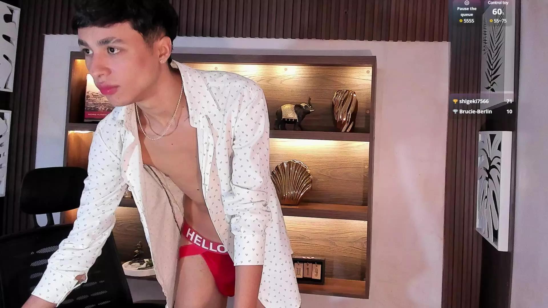 AmadeoDeSanti on Cam4 