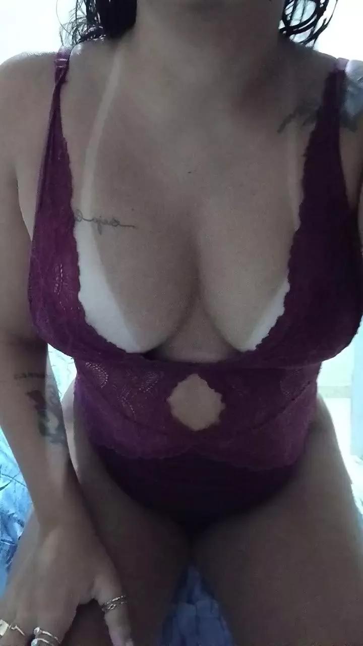 amanda1932 on Cam4 