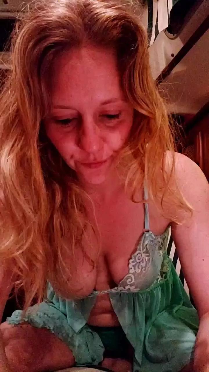 Anayshotgirl on Cam4 