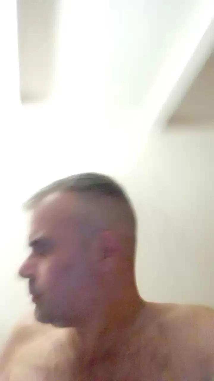 Offline andrew_00 on Cam4