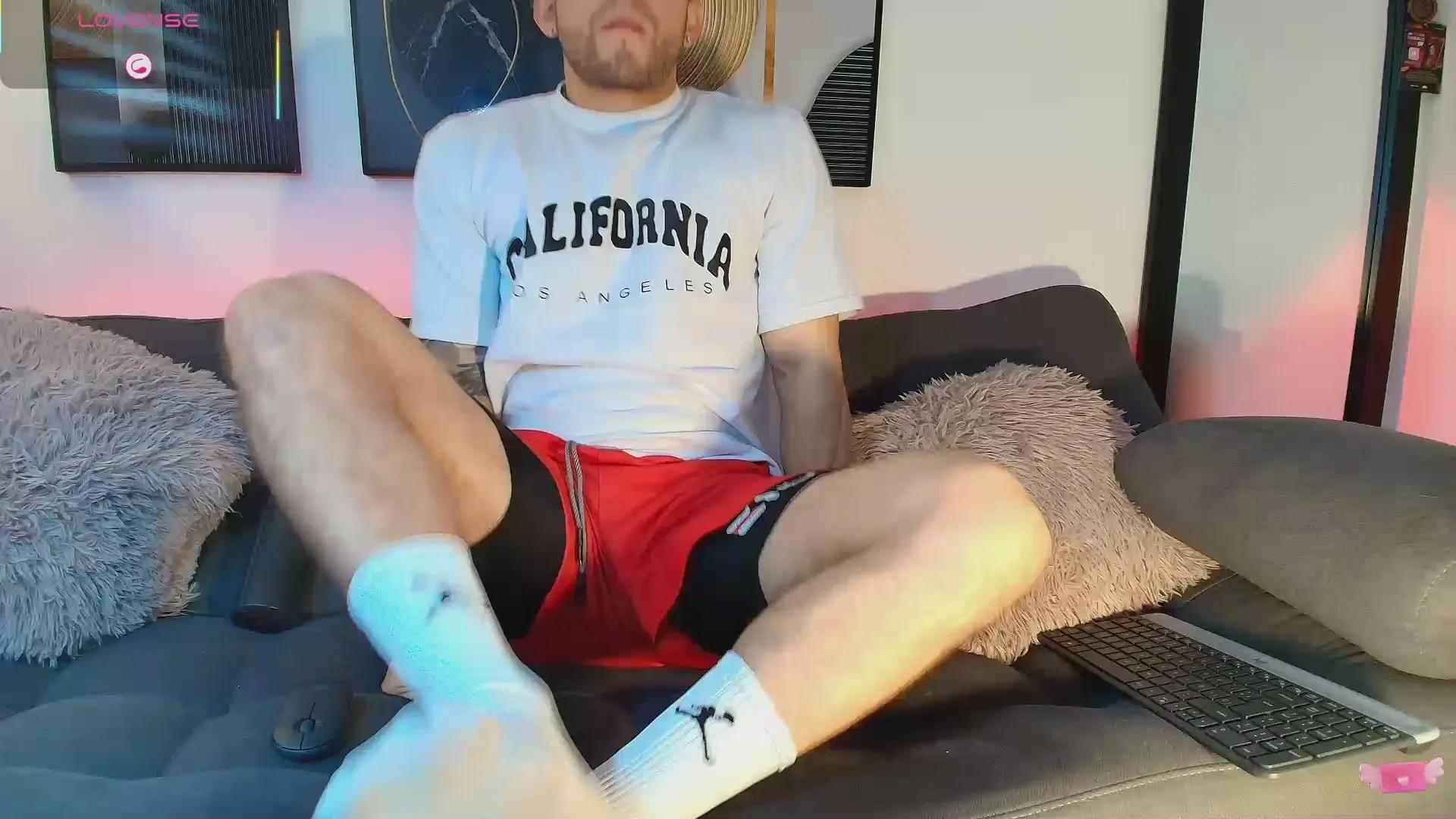 Offline Andrew_wallker on Cam4
