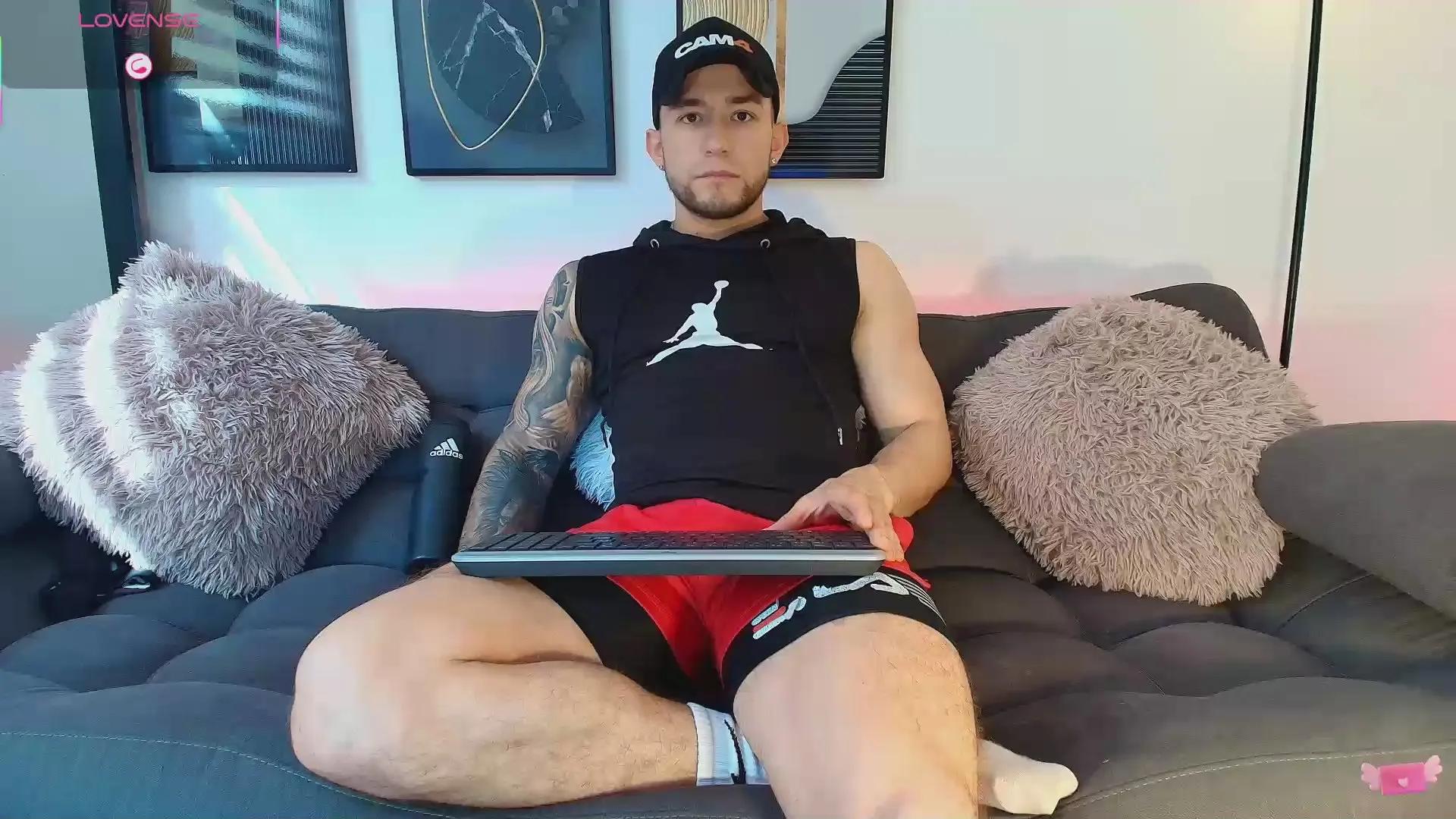 Offline Andrew_wallker on Cam4