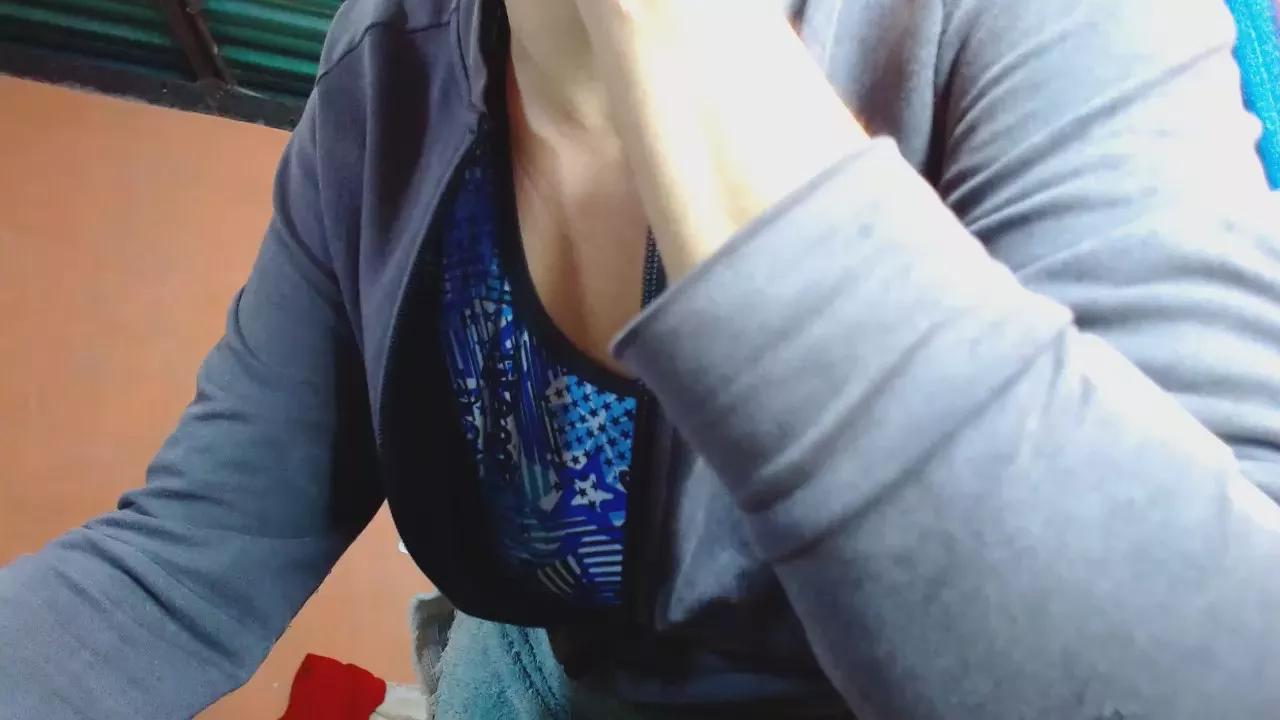 Anniee_luna20 on Cam4 