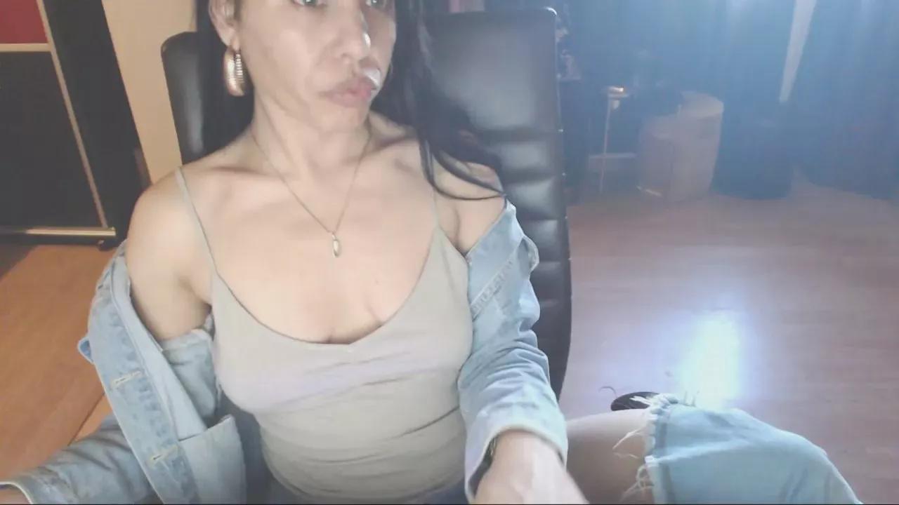 AnnTraXxx on Cam4 