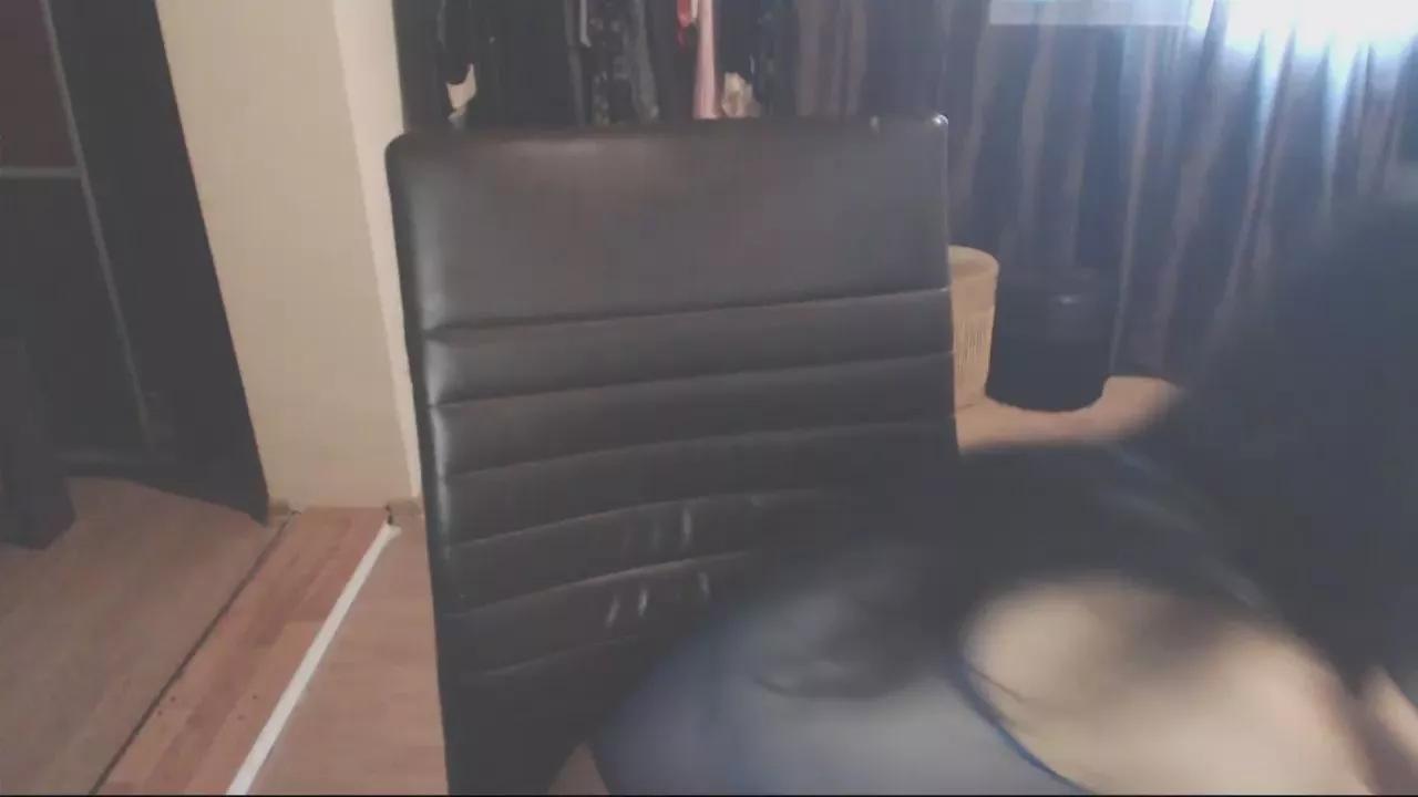 AnnTraXxx on Cam4 