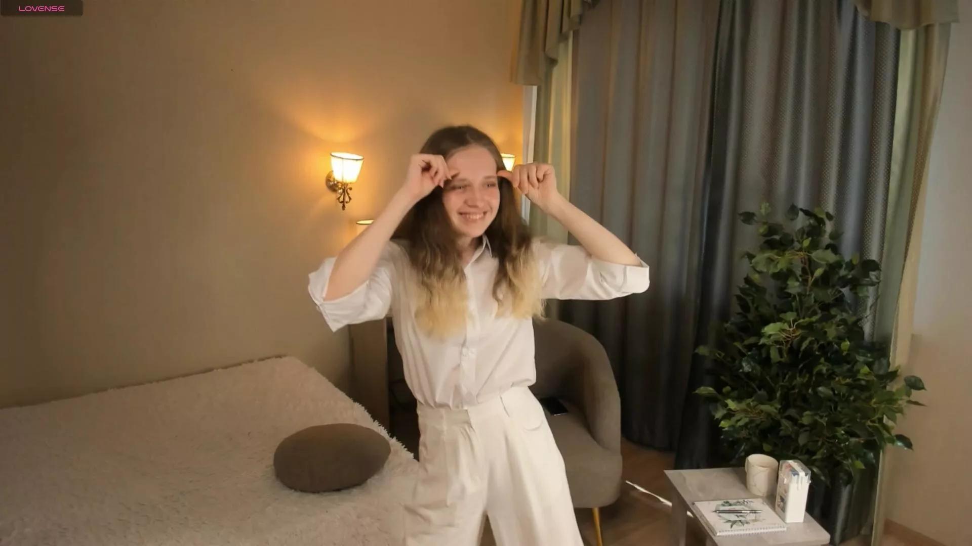AntoniaBellew on Cam4 