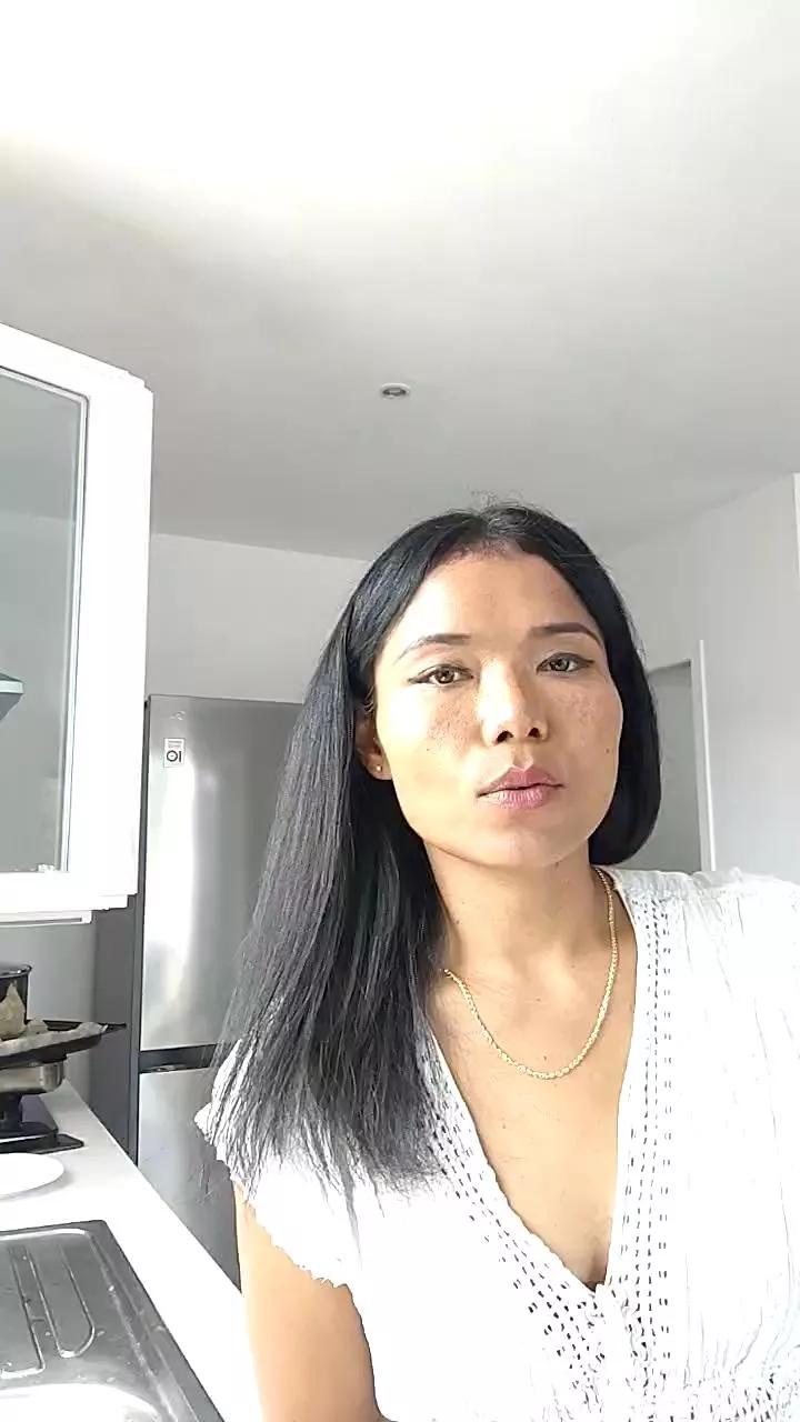 Asianwhitheuro on Cam4 