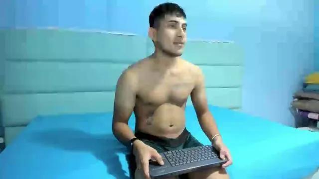 BarbieAndAndru on Cam4