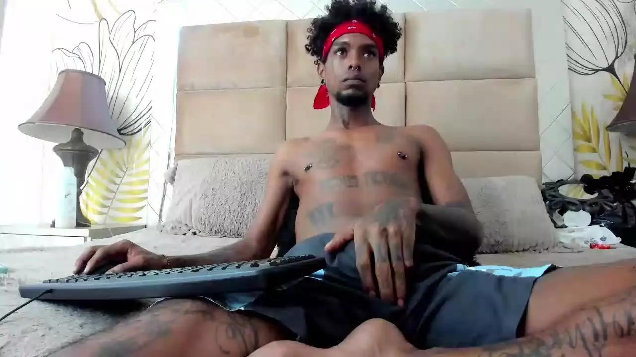 bigblackhottx1 on Cam4 