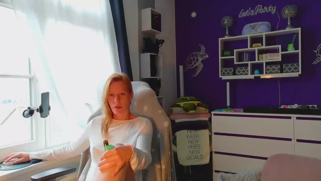 BlueEye_Girl on Cam4 