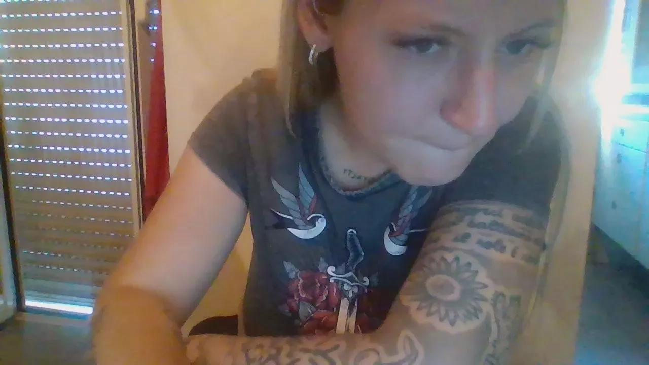 Cherry_MrWolf on Cam4 