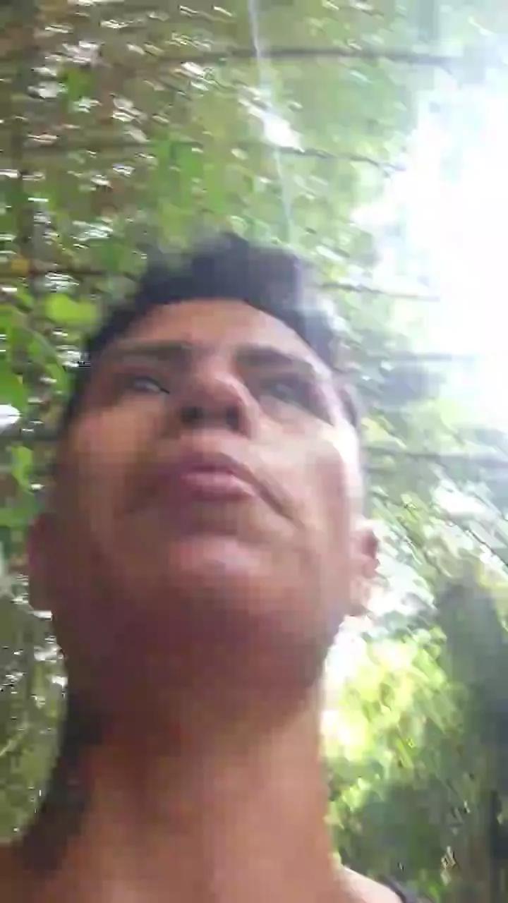 Clark_Jhonz on Cam4 