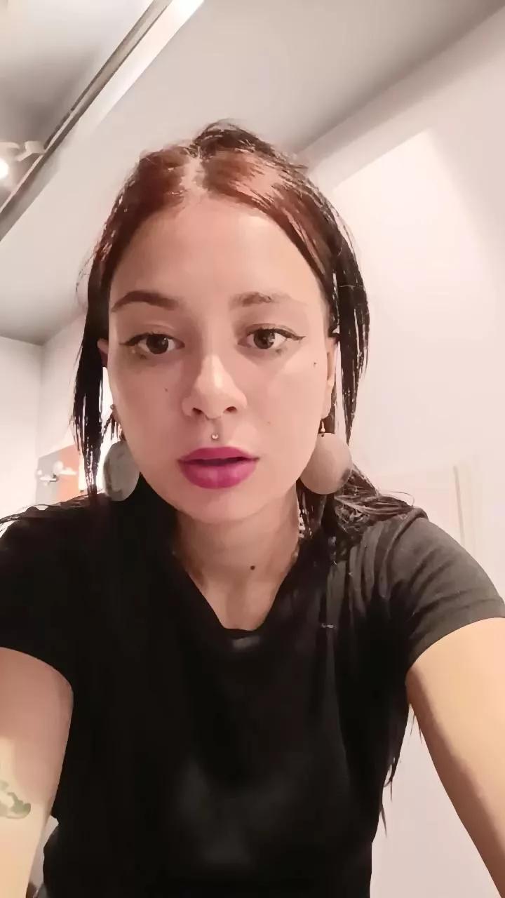 Cleoo333 on Cam4 