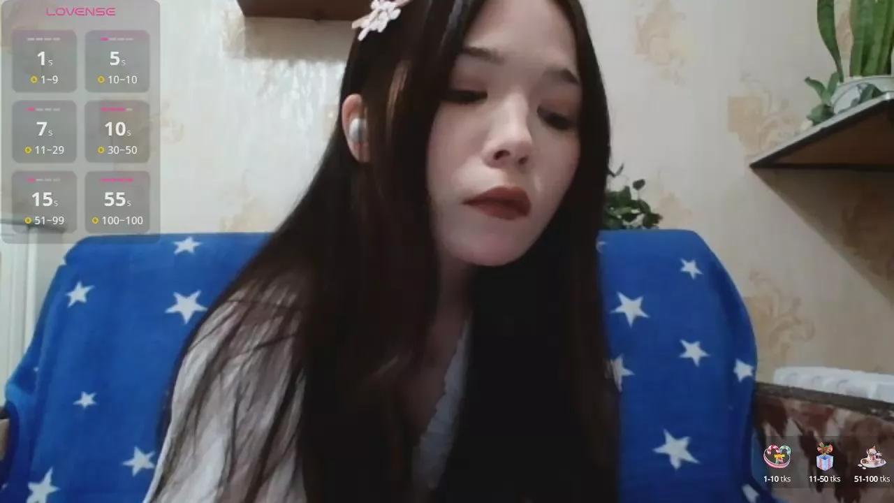 CloverFinch on Cam4 