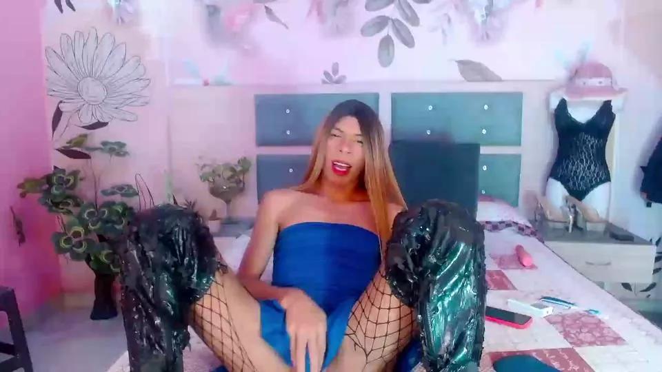 cristyhugecokts on Cam4 