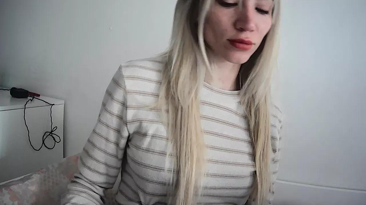 Crystaly on Cam4 