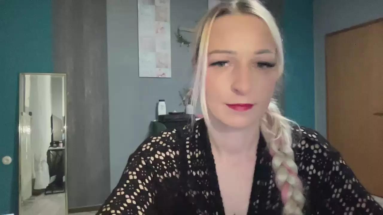 Cuddelfame on Cam4 